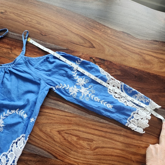Beautiful Blue Lace Blouse Ladies Shirt Cynthia Rowley Small Off Shoulder - Picture 7 of 8